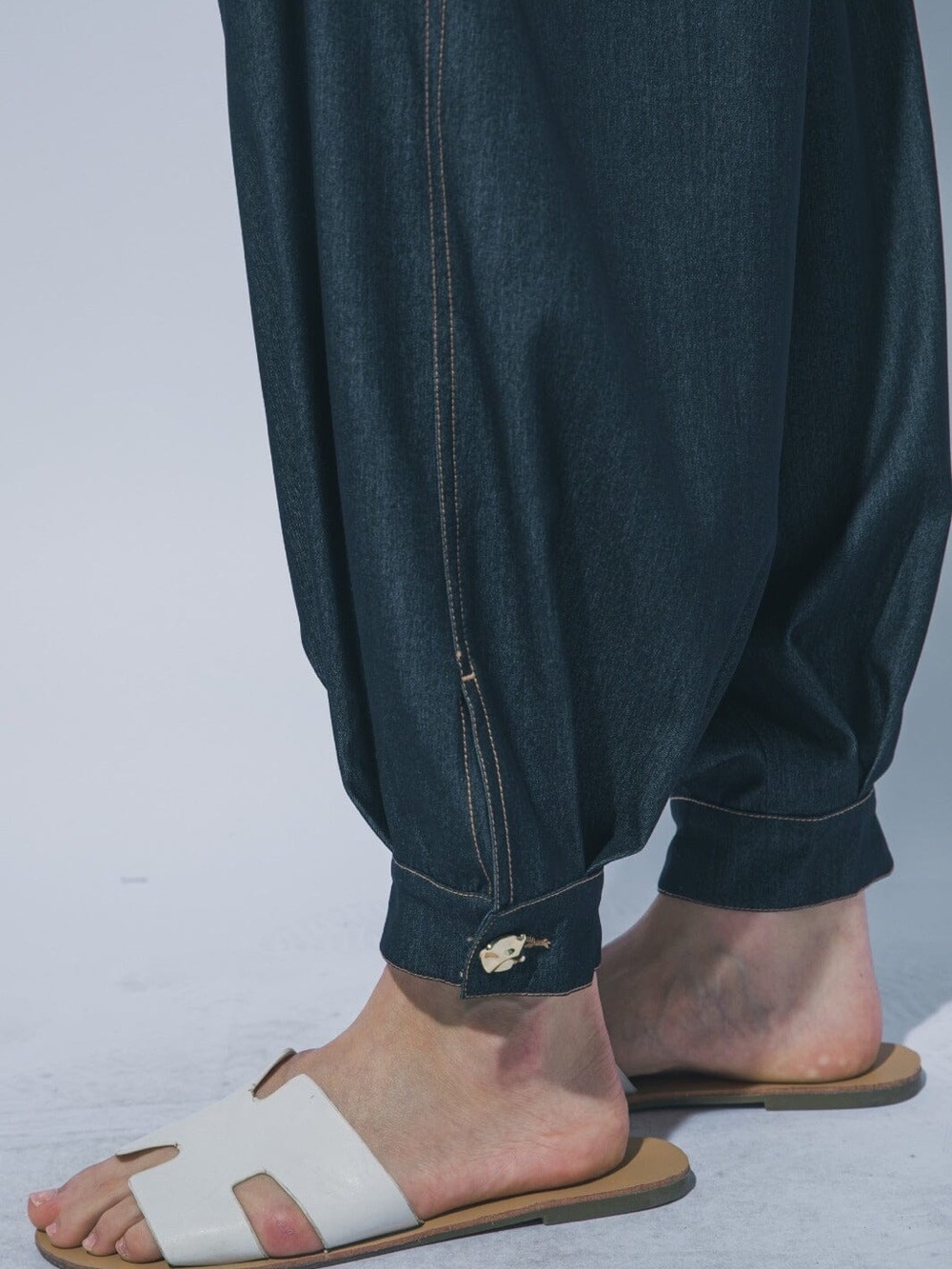 Wide-Leg Denim Balloon Pants - Dark Blue - Picture 3 of 3